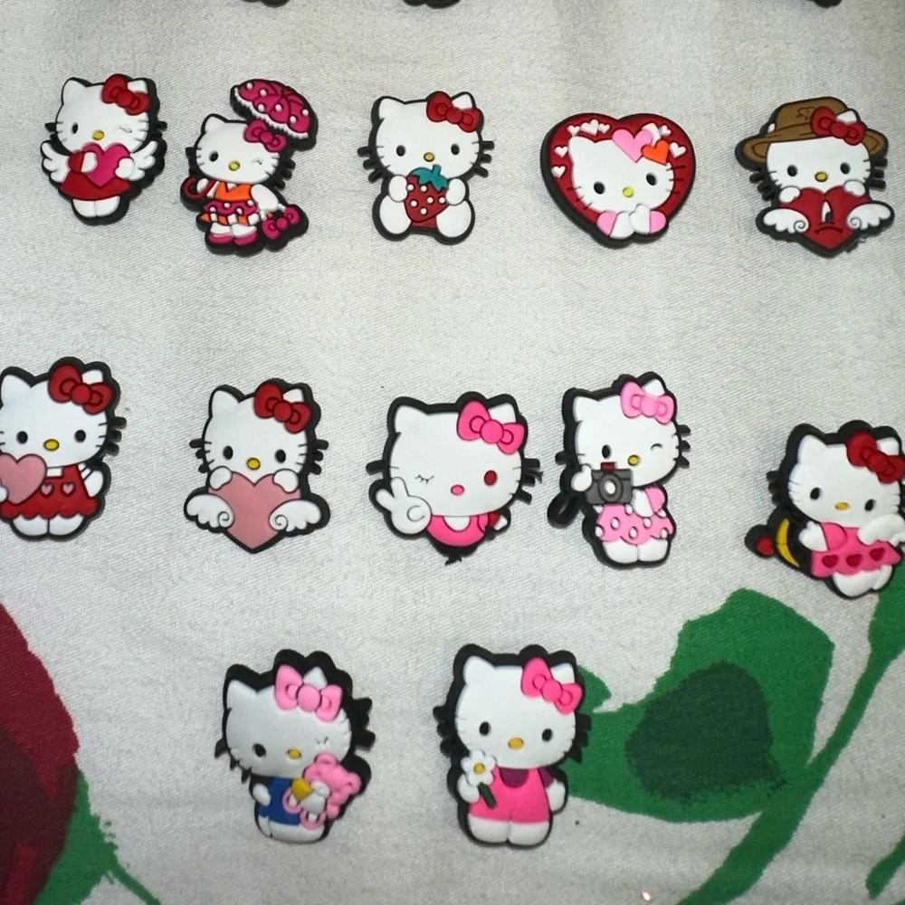 COPY - Hello kitty croc charms 2/10 - Picture 4 of 4